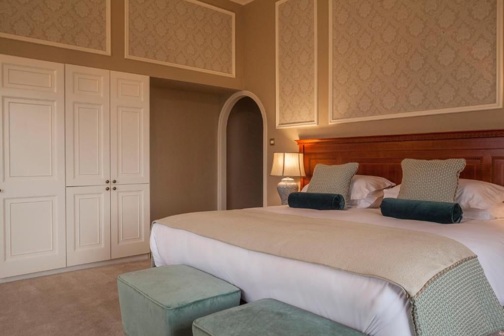 Отель Leixlip Manor Hotel Лейкслип