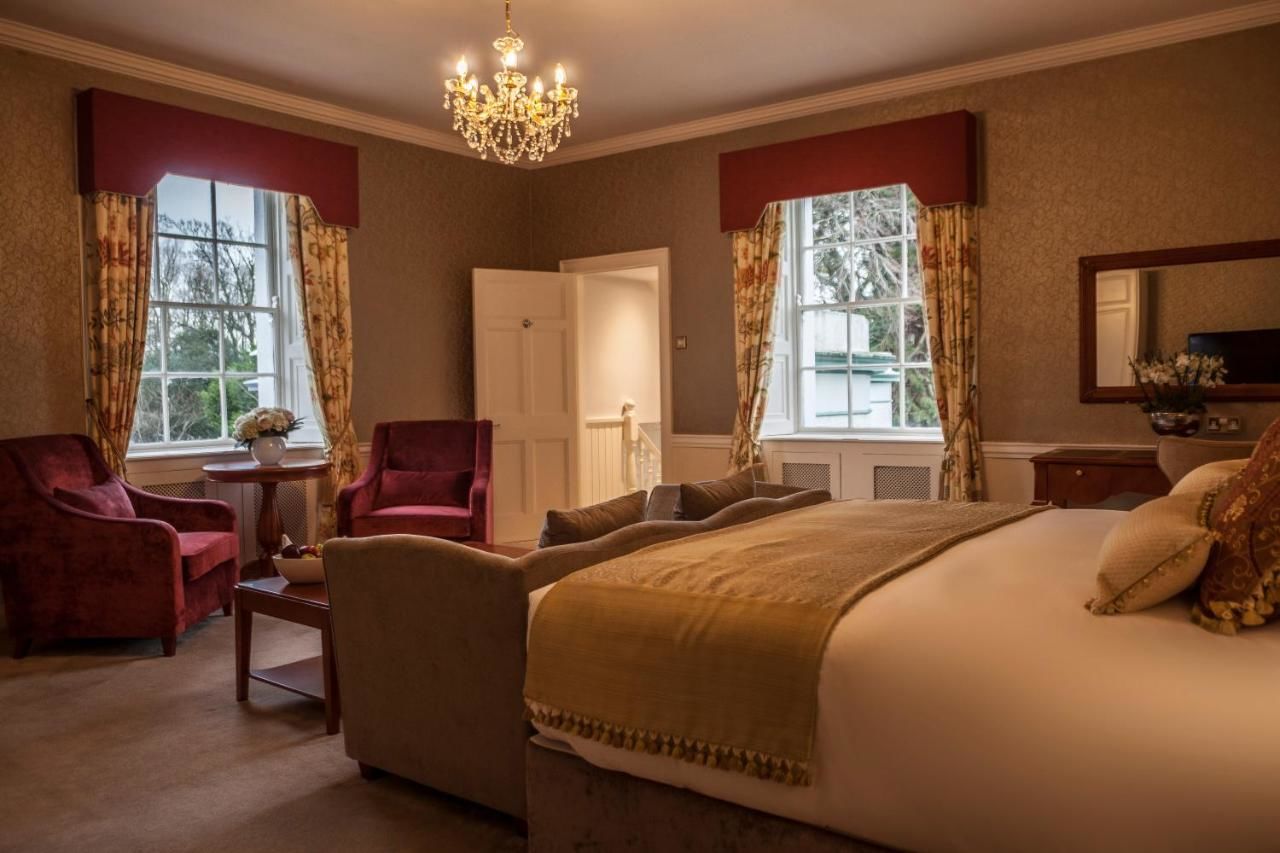 Отель Leixlip Manor Hotel Лейкслип